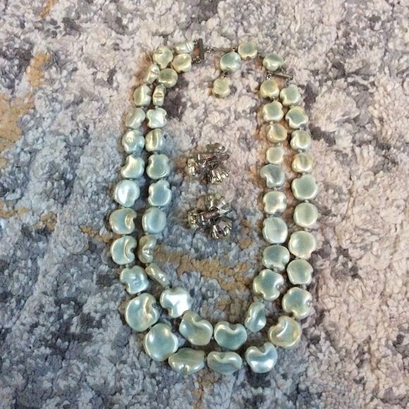 VINTAGE 2 STRAND VOGUE CHOKER AND EARRINGS! EUC! - Picture 3 of 5